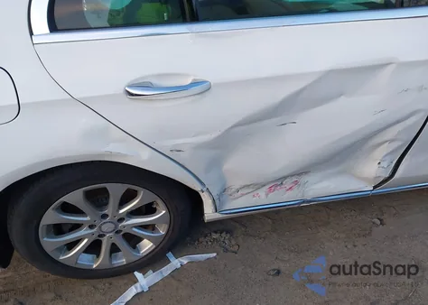 2017 Mercedes-Benz E 300 4Matic z USA, uszkodzony, nr VIN WDDZF4KB9HA125246